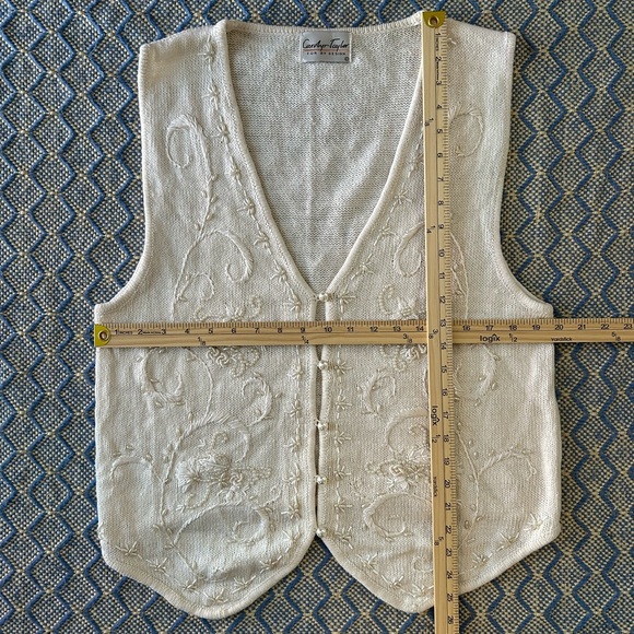 Vintage Carolyn Taylor White Embroidered and Beaded Knit Vest - Picture 7 of 10